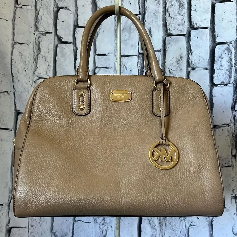 * Michael Kors base leather handbag